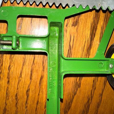 JOHN DEERE DIE-CAST TOY TRACTOR WITH SICKLE BAR MOWER