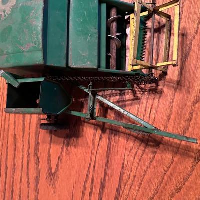 1950's JOHN DEERE DIE-CAST TOY COMBINE