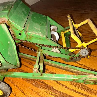 1950's JOHN DEERE DIE-CAST TOY COMBINE