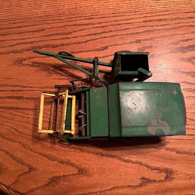 1950's JOHN DEERE DIE-CAST TOY COMBINE