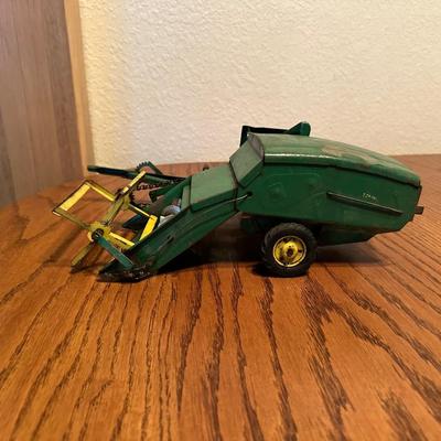 1950's JOHN DEERE DIE-CAST TOY COMBINE