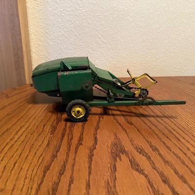 1950's JOHN DEERE DIE-CAST TOY COMBINE