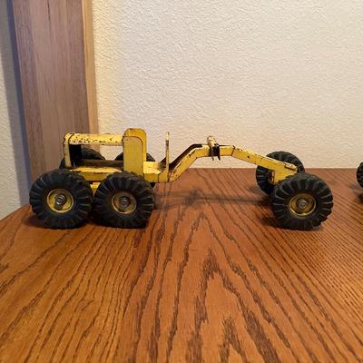 NY-LINT DIE CAST TOY ROAD GRADER AND A JOHN DEERE TRACTOR