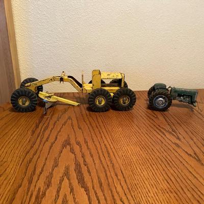 NY-LINT DIE CAST TOY ROAD GRADER AND A JOHN DEERE TRACTOR