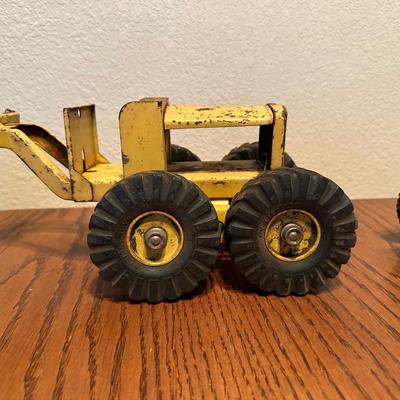 NY-LINT DIE CAST TOY ROAD GRADER AND A JOHN DEERE TRACTOR