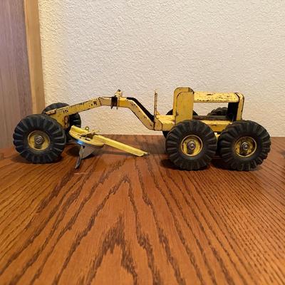 NY-LINT DIE CAST TOY ROAD GRADER AND A JOHN DEERE TRACTOR