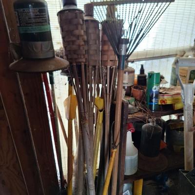 4 tiki torches