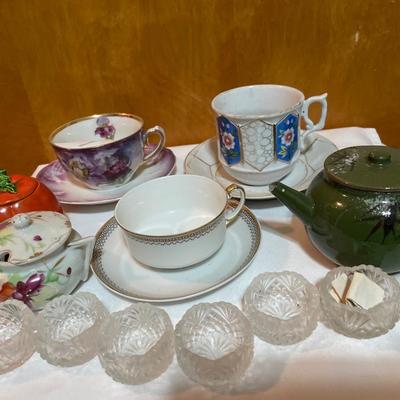 Large teacups and sugar bowls with small tea pot