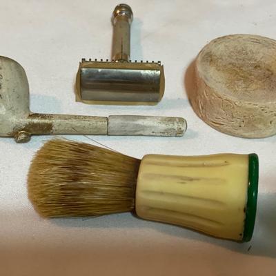 Vintage shaving kit and pipe