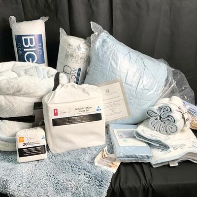 Lot U 609 NWT Cuddl Duds Blue/White Plush/Sherpa Throw, Blue Down Comforter, NIB Sheet Set, NWT Bath Mat, NWT Bath Towels/Face Cloths,...