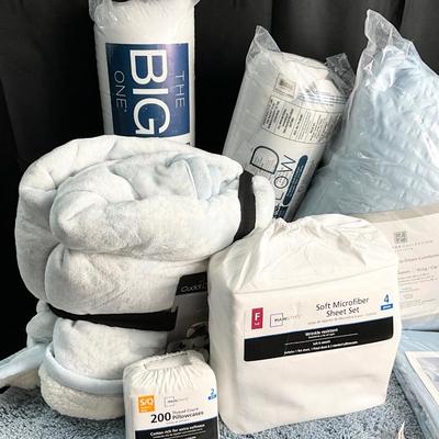 Lot U 609 NWT Cuddl Duds Blue/White Plush/Sherpa Throw, Blue Down Comforter, NIB Sheet Set, NWT Bath Mat, NWT Bath Towels/Face Cloths,...