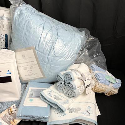 Lot U 609 NWT Cuddl Duds Blue/White Plush/Sherpa Throw, Blue Down Comforter, NIB Sheet Set, NWT Bath Mat, NWT Bath Towels/Face Cloths,...