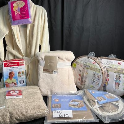 Lot U 610 NWT Plush Bath Robe, NIB Organizers, Microplush Full Size Blanket, NIB Shoulder Heating Pad