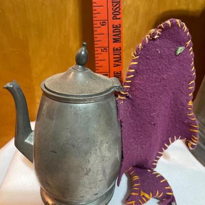3 vintage teapots