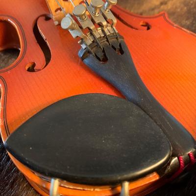 Suzuki Violin 1/16 w/Case