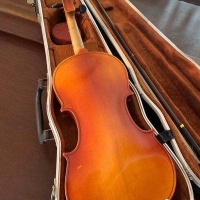 Suzuki Size 1/2 Anno Violin w/ Case