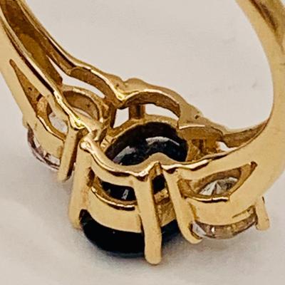 LOT4: Beautiful 14k Gold Ring with Oval Cut Blue Sapphire Flanked by 2 Round White Sapphires - 2.8 gtw sz5