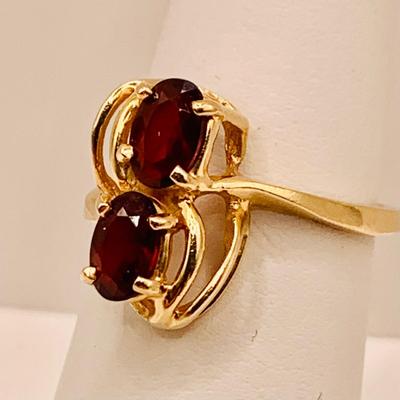 LOT 11: Double Oval Garnet and 14 k Gold Ring - 2.9gtw