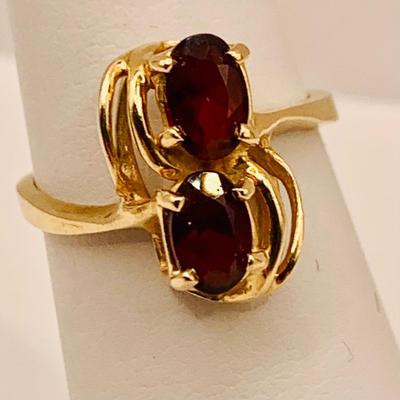 LOT 11: Double Oval Garnet and 14 k Gold Ring - 2.9gtw