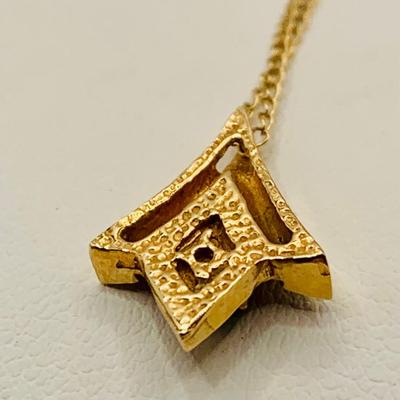 LOT 14: Emerald and 14KP Gold Pendant on 18" Gold Chain