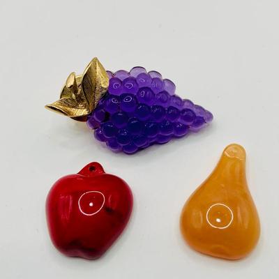 LOT:19: Tancer II Lucite Patridge in a Peartree, Gerrys Reindeer, Interchangeable Pin and More