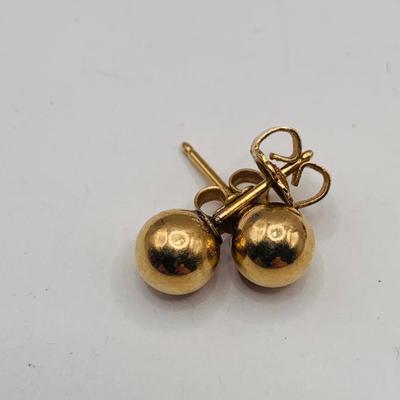 LOT:26: Lot of Beautiful Gold Tone Fashion Jewelry by Monet, Nina Ricci and More