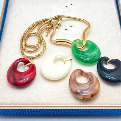 LOT 59J: Vintage 1960's Crown Trifari Interchangeable Lucite Pendant Necklace in Original Presentation Box