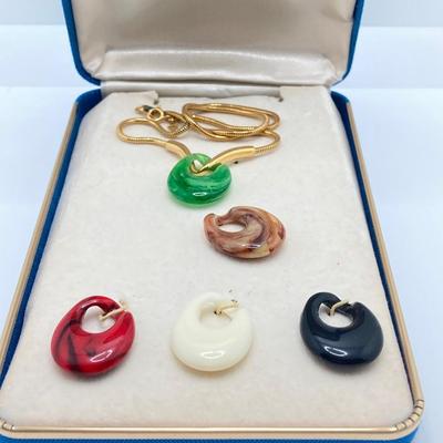 LOT 59J: Vintage 1960's Crown Trifari Interchangeable Lucite Pendant Necklace in Original Presentation Box