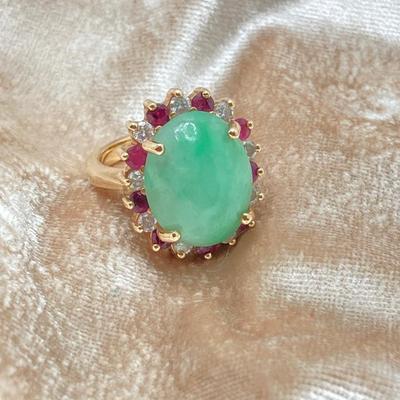LOT 63J: Oval Jade Gold Ring with Diamond and Pink Sapphire Halo - 14KT, TW 9.7g, Sz 4