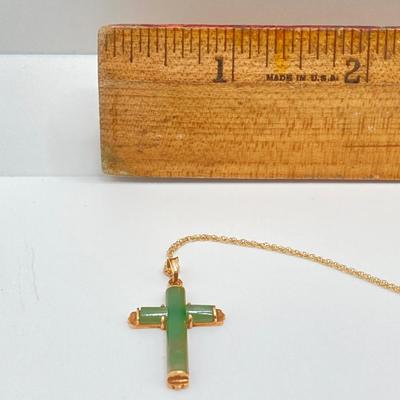 LOT 65J: Gold and Jade Cross Pendant Necklace - 14KT, TW 2.5g, 18"