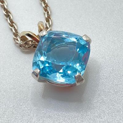 LOT 67J: Blue Topaz Pendant Necklace on Sterling Silver Rope Chain - 925, Tw 6.5g, 18"