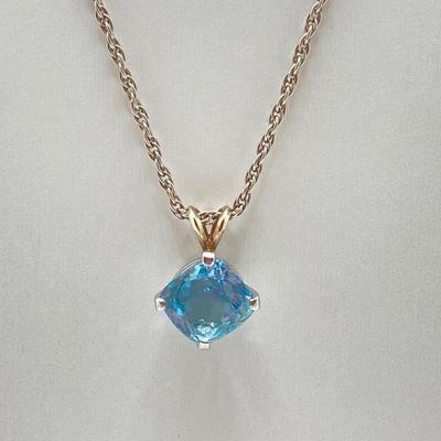 LOT 67J: Blue Topaz Pendant Necklace on Sterling Silver Rope Chain - 925, Tw 6.5g, 18"