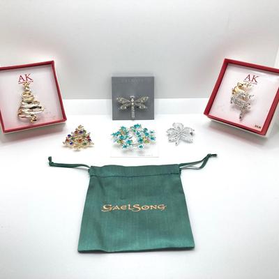 LOT 70J: Collection of Brooches / Pins - Sarah Coventry, Talbots, Anne Klein and More