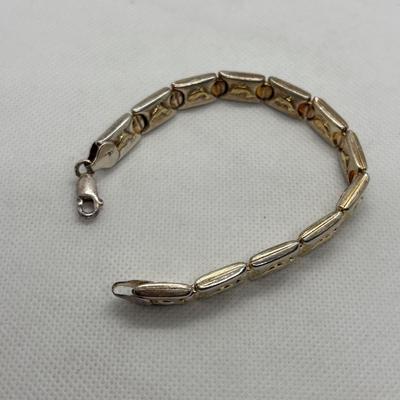 LOT 82: Sterling Silver 925 Puffy Link Dolphin Bracelet