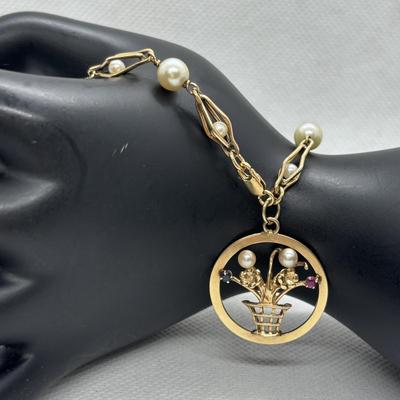 LOT 85: Cultured Pearl & Gold Bracelet w/Charm: 750 (18k) on Clasp, 14K Charm w/2 Pearls & 2 Gemstones, 10.7g Tw, 7.5"