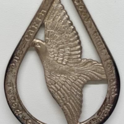 LOT 95: Wallace Smith 1977 Sterling Medallion (24")