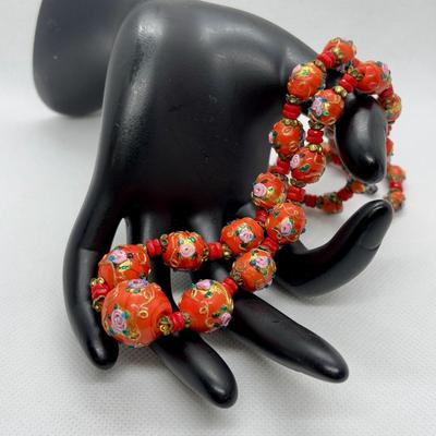 LOT 96: Great Condition! Vintage Venetian Graduated Beaded Murano Wedding Cake Necklace 20" w/31 Beads