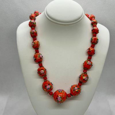 LOT 96: Great Condition! Vintage Venetian Graduated Beaded Murano Wedding Cake Necklace 20" w/31 Beads