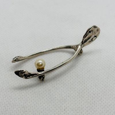 LOT 103: Sterling Silver Brooch Collection: Wishbone, Paint Palette & Bow/Heart w/Gems