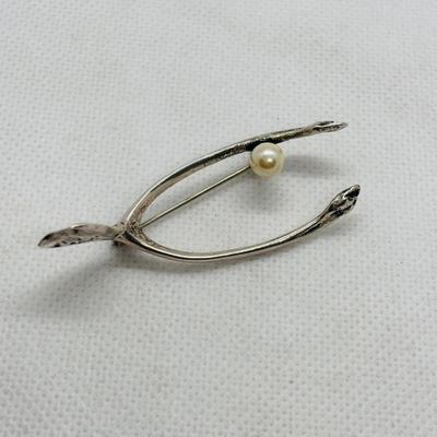 LOT 103: Sterling Silver Brooch Collection: Wishbone, Paint Palette & Bow/Heart w/Gems