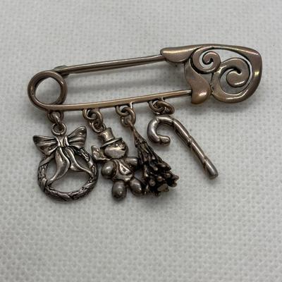 LOT 104: Sterling Silver Cut Out Band Ring sz 7 w/ Matching Earring & Jezlaine Safety Pin with Holiday Charms