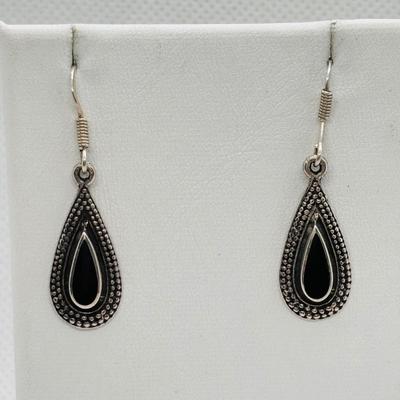 LOT 105: Sterling Silver Hugs & Kissing 7" Bracelet, Onyx Tear Drop Earrings & Avon 925 Blue Topaz Earrings