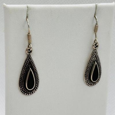 LOT 105: Sterling Silver Hugs & Kissing 7" Bracelet, Onyx Tear Drop Earrings & Avon 925 Blue Topaz Earrings