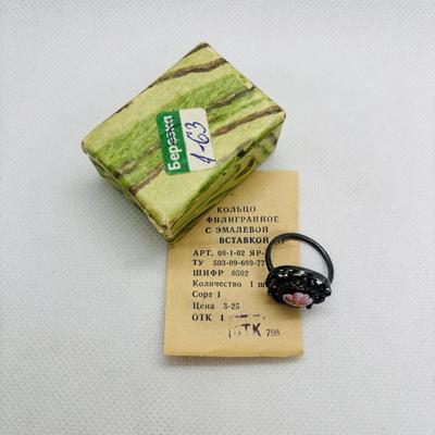 LOT 107: Vintage Rostov Finift Yaroslav Region Filigree Ring w/Enamel Painted Insert & Filigree Brooch w/Enamel Painted Insert