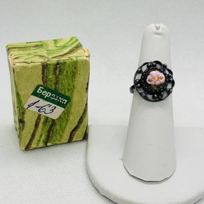 LOT 107: Vintage Rostov Finift Yaroslav Region Filigree Ring w/Enamel Painted Insert & Filigree Brooch w/Enamel Painted Insert