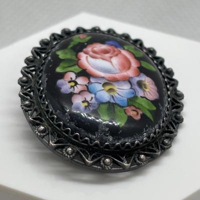 LOT 107: Vintage Rostov Finift Yaroslav Region Filigree Ring w/Enamel Painted Insert & Filigree Brooch w/Enamel Painted Insert