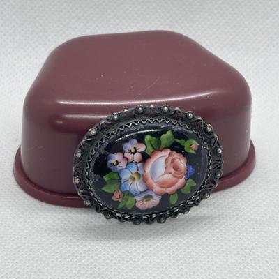LOT 107: Vintage Rostov Finift Yaroslav Region Filigree Ring w/Enamel Painted Insert & Filigree Brooch w/Enamel Painted Insert