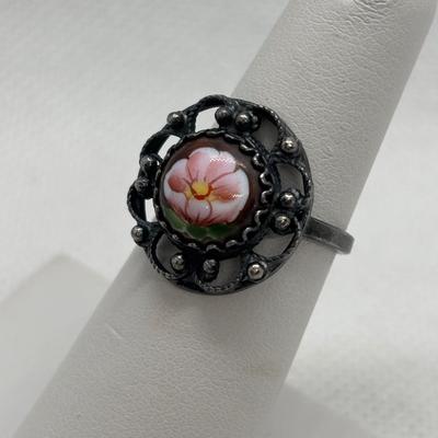 LOT 107: Vintage Rostov Finift Yaroslav Region Filigree Ring w/Enamel Painted Insert & Filigree Brooch w/Enamel Painted Insert