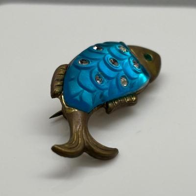 LOT 108: Antique Venezia Italy Micro Mosaic Mandolin Brooch, 800 Silver Filigree Butterfly Brooch & Unique Fish Brooch