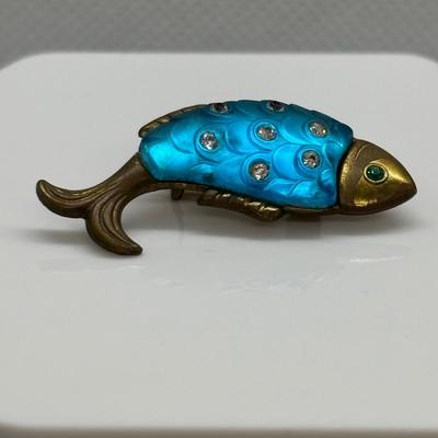 LOT 108: Antique Venezia Italy Micro Mosaic Mandolin Brooch, 800 Silver Filigree Butterfly Brooch & Unique Fish Brooch